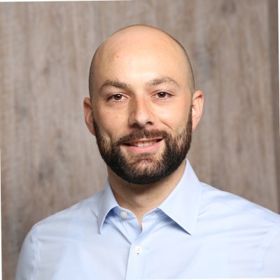 Porträt von Dr. Lukas Merkel, CEO und Founder von aucobo GmbH